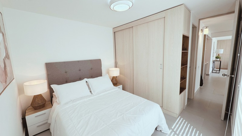 Alcoba principal del apartamento modelo